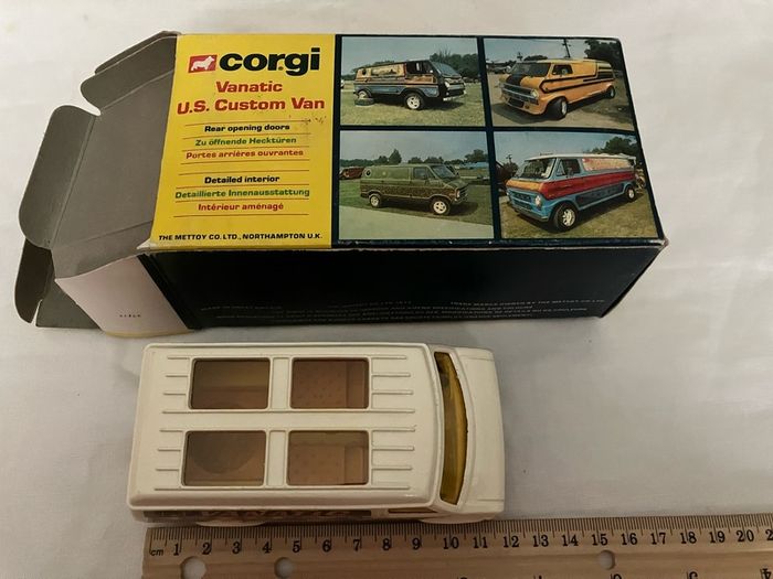 Corgi 431. Vanatic U.S. Custom van. MIB
