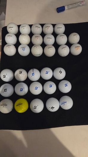 32 Titleist and Bridgestone balls
