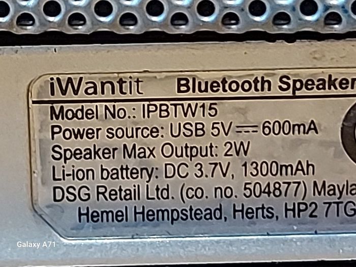 iWantit Bluetooth Speaker IPBTW15, works fine, Has some cosmetic wear as per photos