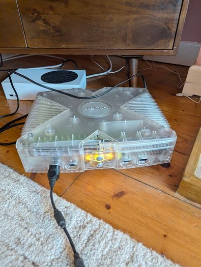 Crystal Xbox original (Modded) + 2 controllers + 12 games