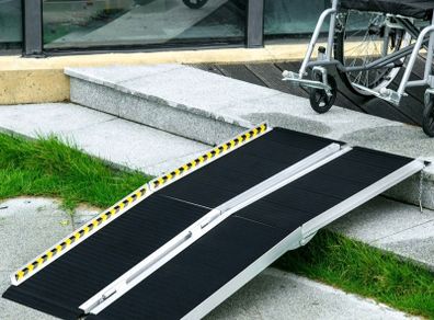 Aluminum wheelchair ramp