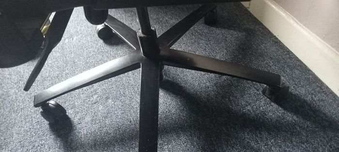 Secretlab Titan Gaming Chair Black Leather + Leather Repair Kit Included
