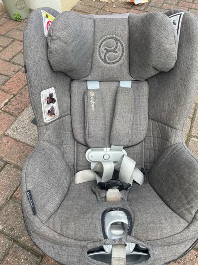 Cybex Sirona z i car seat and base