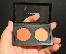 Mac Duo Eyeshadow Pro Palette in What Clout! & So Haute Right Now Eyeshadow