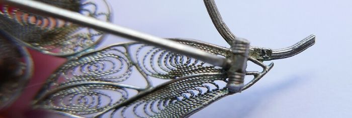 Vintage silver filigree flower brooch