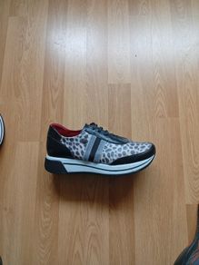 ladies trainer