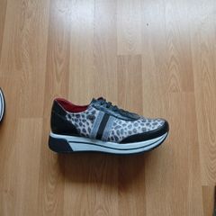 ladies trainer
