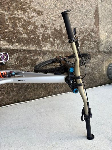 Saracen Myst Team DH Bike