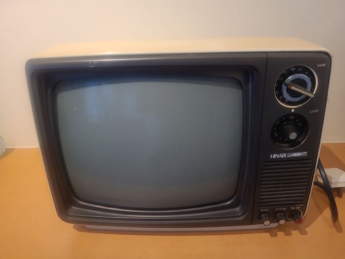 Retro -  12" B&W UHF Hinari portable TV from 80s.