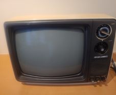 Retro - television  12" B&W UHF Hinari portable TV from 80s
