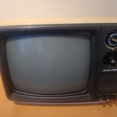 Retro - television  12" B&W UHF Hinari portable TV from 80s