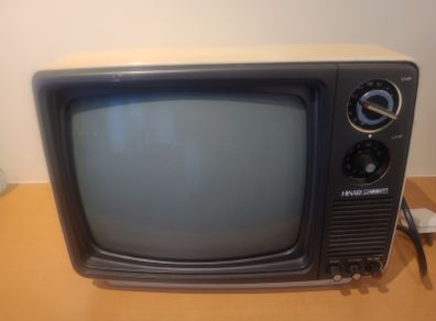 Retro - television  12" B&W UHF Hinari portable TV from 80s