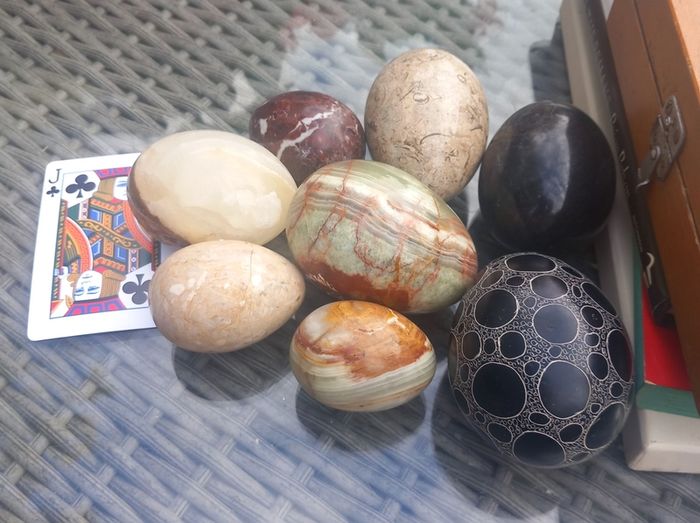 8 eggs, agate, stone, polished, beauties, D18 post 8e