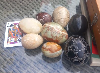 8 eggs, agate, stone, polished, beauties, D18 post 8e