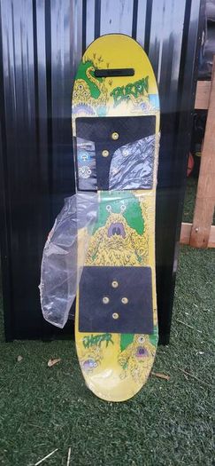 Kids snowboard