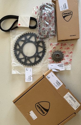 Original Ducati Final drive kit +  toothed belt