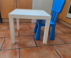 Table + chair