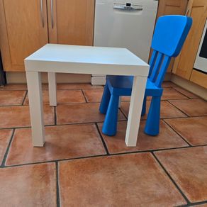 Table + chair