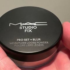 MAC loose powder shade light