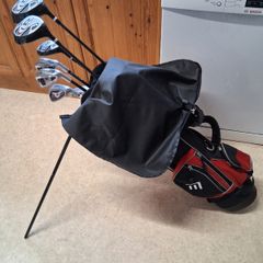 Golf clubs.Set Of Wilson Right Handed Golf Clubs For A 12 To 14 Year Old. Collect In Dublin Or Receive Via Post.