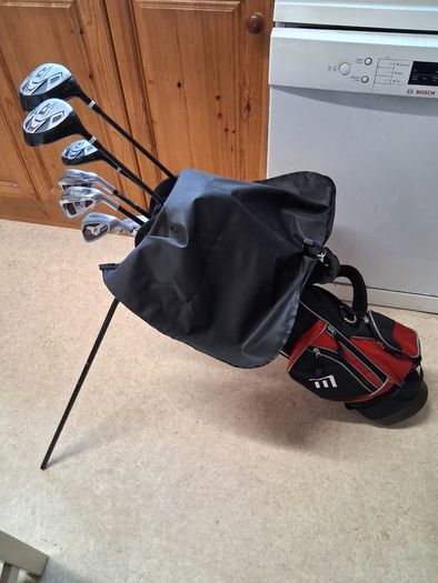 Golf clubs.Set Of Wilson Right Handed Golf Clubs For A 12 To 14 Year Old. Collect In Dublin Or Receive Via Post.
