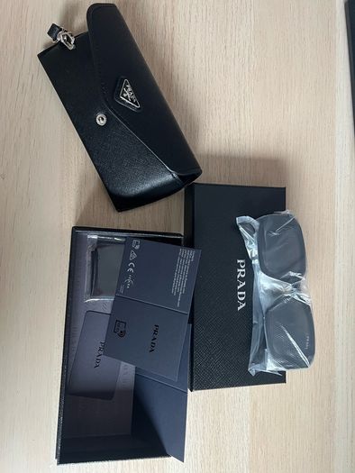 prada sun glasses