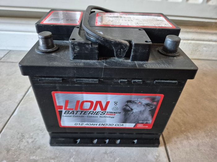 Car battery 012
