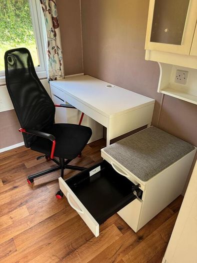 Desk, Chair & Lockable Pedestal Drawer Unit
