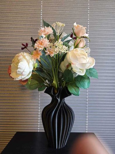 Bloom Compass Vase - 3D Printed Decorative Vase