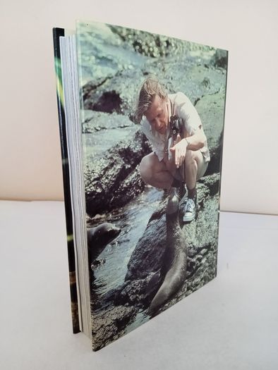 Life on Earth: A Natural History by David Attenborough (HQ648)