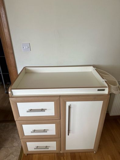 Mamas and papas changing unit