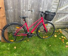 trek ladies bike - like new