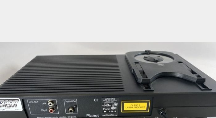 Mega Rare 1st edition Rega Planet CD Player Audiophile Quality one of the greatest Analog Sounding players ever made in great condition with original Remote Stunning
