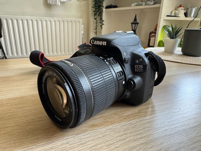 Canon Eos 100d + Efs 18-55mm + Ef 75-300mm