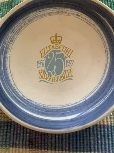 1977 silver jubilee small pottery stamped plate