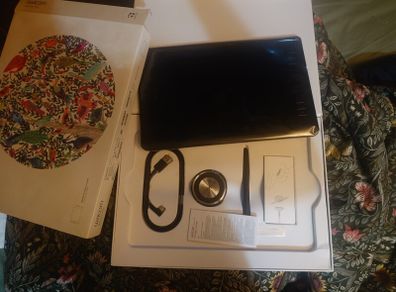 Wacom Intuos Pro Used once As New (Medium)