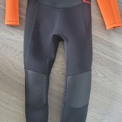 Wetsuit Mountain Warehouse Size 7-8