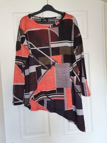 As New - Medium (40-42) - A Lovely Asymmetric Wallis Top -