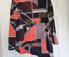 As New - Medium (40-42) - A Lovely Asymmetric Wallis Top -