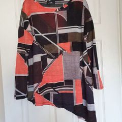 As New - Medium (40-42) - A Lovely Asymmetric Wallis Top -
