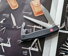 Vintage Wenger Ranger Mountaineer Discontinued Model Swiss Army Knife Rare Collectable