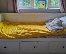 IKEA White Daybed with 3 Drawers 2 Mattresses  Single / Double