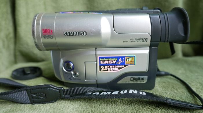 Samsung VP-L600 8mm Video Camera Silver 2.5" LCD 500x Zoom