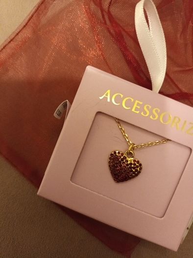 Accessorize Valentines heart necklace