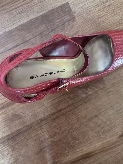 Shoes size 7