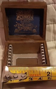 vintage  possibly antique razor blade box