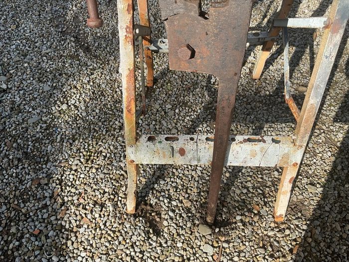Vintage leg vise
