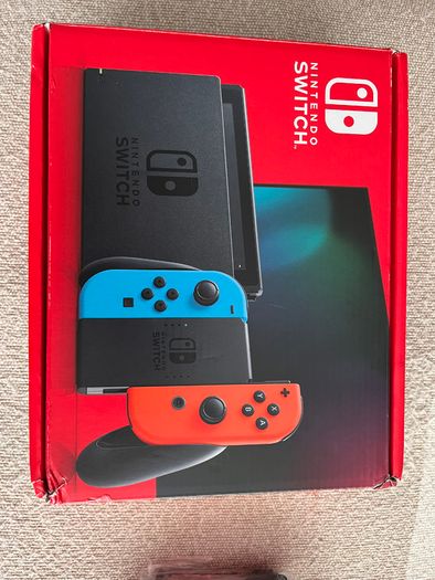 Nintendo Switch Bundle - Pristine V2 (4 Joycons + Mario Kart + 512GB)