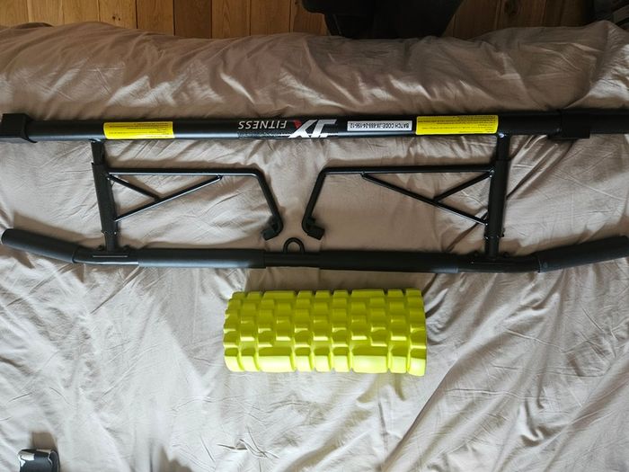 Brand new door frame pull up bar + free foam roller