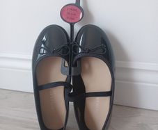 girls black shoes